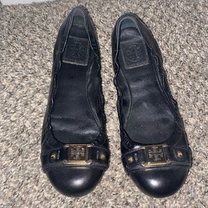 Tory Burch black dress flats. Gold detail. Size 8.5.